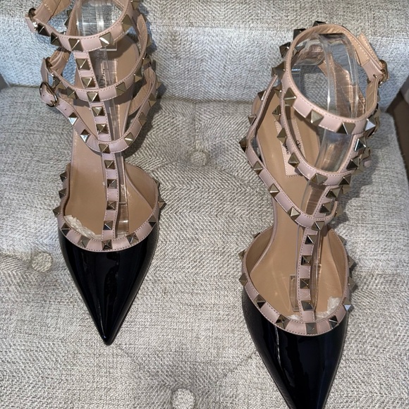 Valentino Garavani Patent Leather Pumps - Black/Poudre - Size 41 - Picture 3 of 9